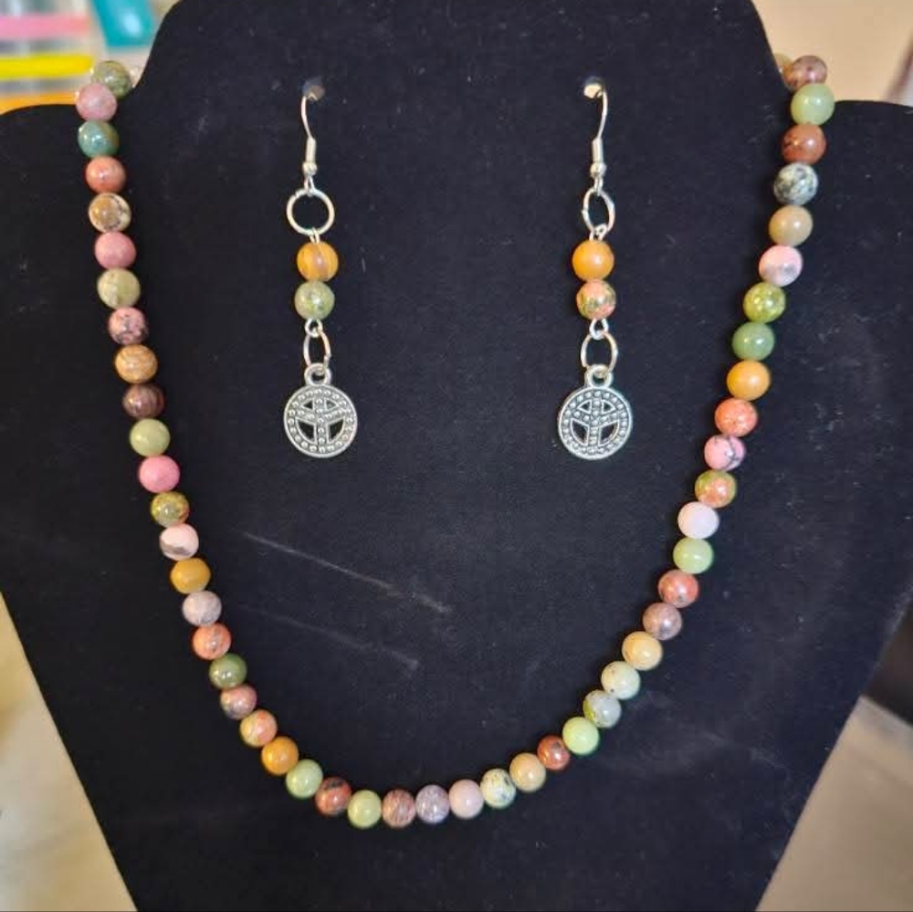 Peace set semiprecious stones necklace and earrings